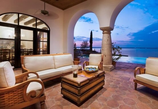 mediterranean-style-patio-decor-ideas-Saltillo-tile-floor-outdoor-furniture-set