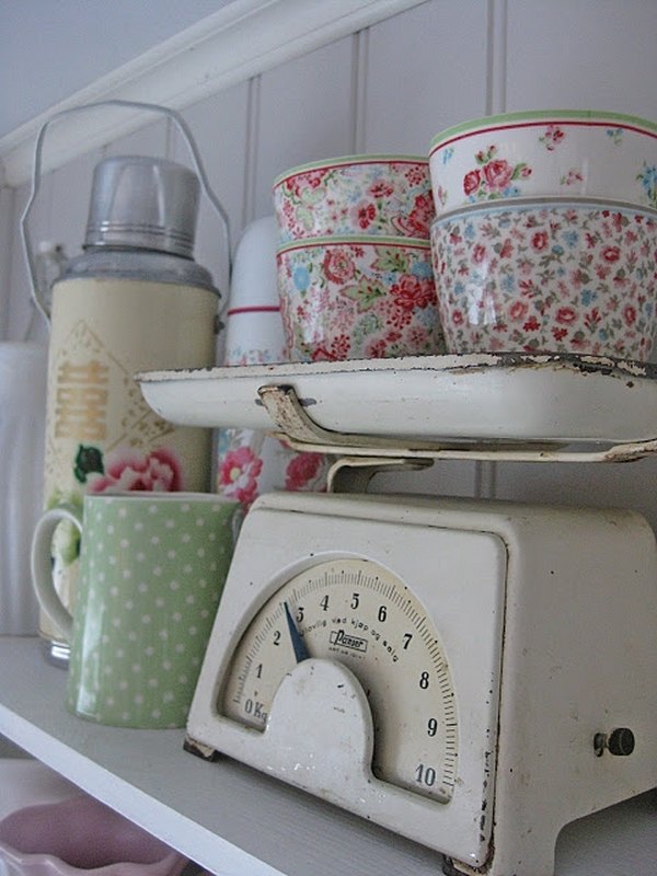 primitive home decorating ideas weigh scale shabby chic tea cups