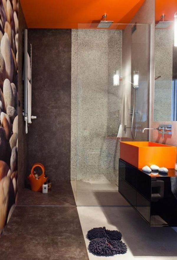 walk-in-shower-Curbless-shower-ideas-glass-partition-wall 