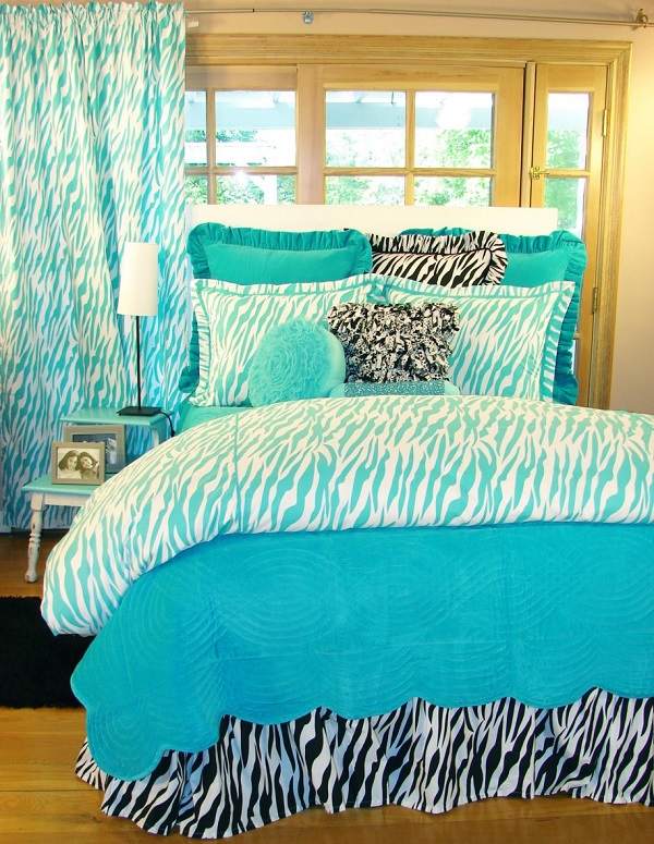 zebra pattern-bedding-set-turquoise-black-white-colors-girls-bedroom-decor