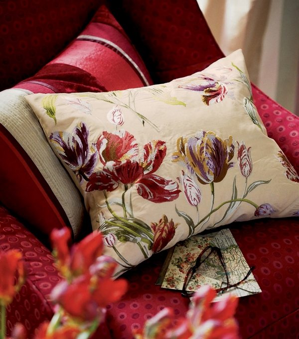 Laura Ashley cushions ideas floral pattern living room decorating ideas