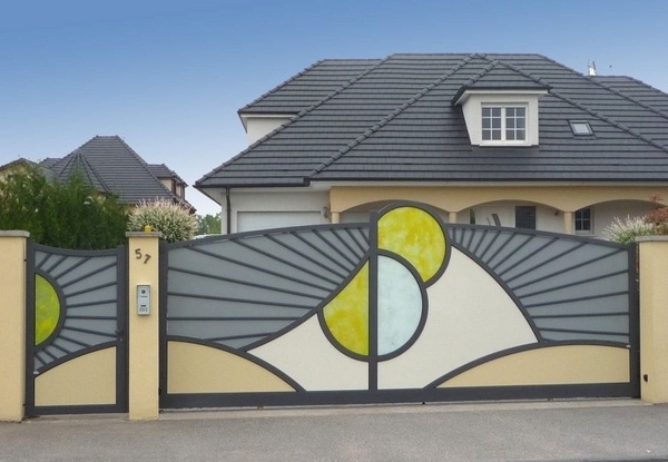 Modern-metal-garden-gates-aluminum-gates-blue-yellow-colors-house-exterior 