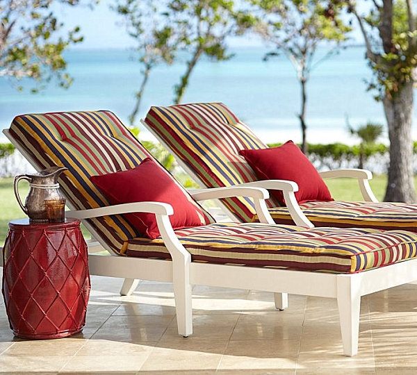 Striped-cushions-elegant-outdoor-furniture-ideas-sun-loungers
