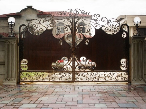 awesome-metal-garden-gates-ideas-unique-wrought-iro -gates-privacy-protection