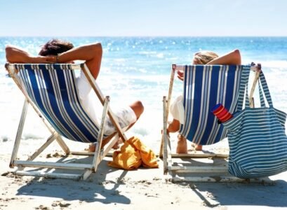 deck-chairs-ideas-classic-outdoor-furniture-folding-chairs-beach-chairs