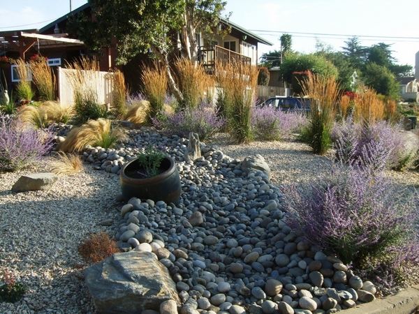 drought-tolerant-landscaping-ideas-garden-rocks-draught-resistant-plants