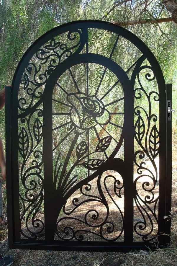 exquisite-wrought-iron-garden-gate-rose-flower-leaves-garden-decorating-ideas