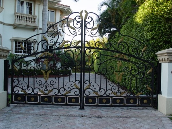 gorgeous-wrought-iron-garden-gates-house-exterior-design 