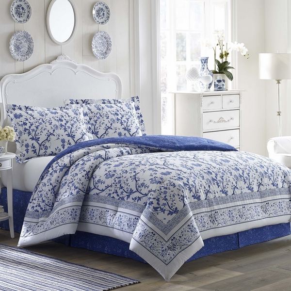 laura ashley bedding set quilt set ideas blue white colors 