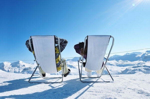 modern-deck-chairs-folding-chairs-ideas-light-frame