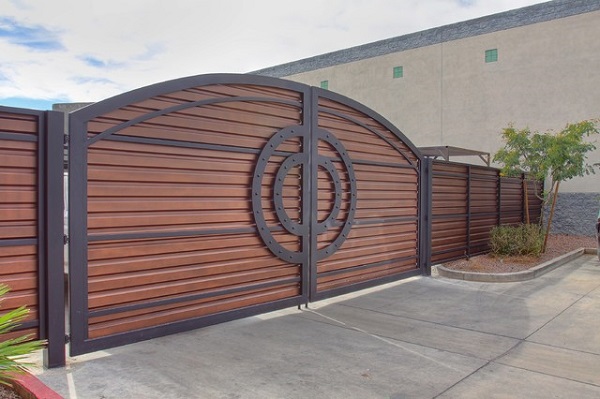 modern-exterior-design-ideas-metal-garden-gate-design 