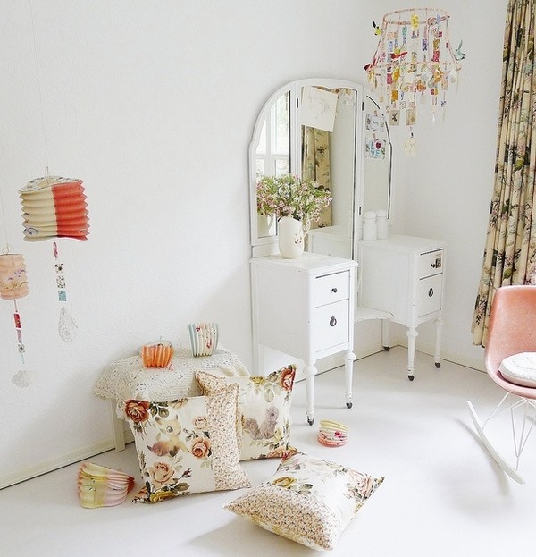 small-dressing-table-tri-fold-mirror-bedroom-furniture-ideas 