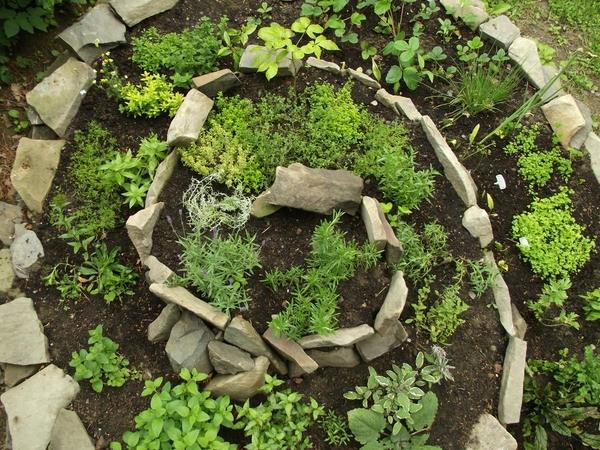 spiral-herb-garden-design-ideas-garden-decorating-ideas-raised-garden-beds
