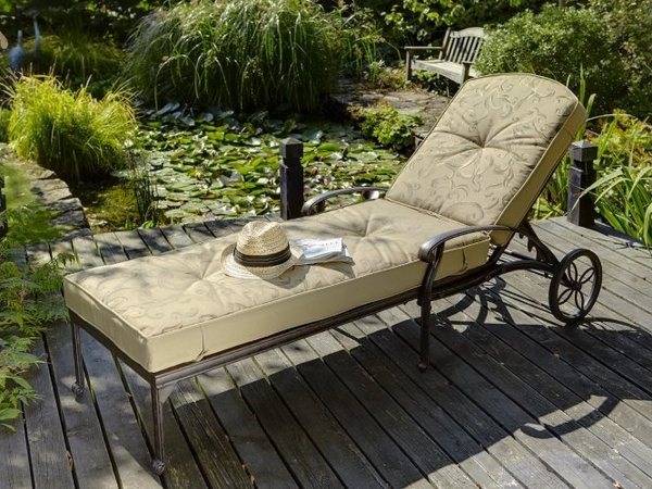 sun-lounger-cushions-stylish-outdoor-furniture-ideas
