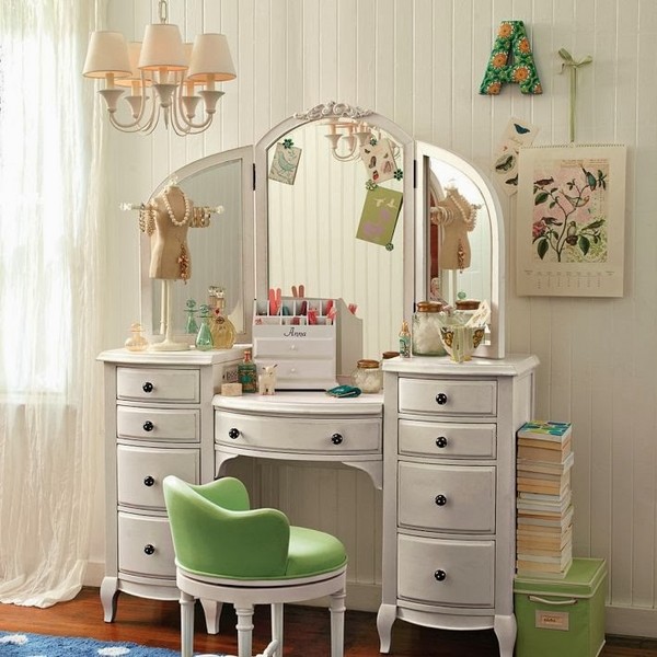 teen-girl-bedroom-white-vanity-table-with-tri-fold-mirror-storage-drawers
