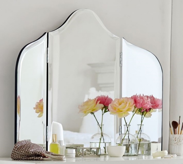 tri-fold-mirror-bedroom-dressing-table-ideas-vanity-table