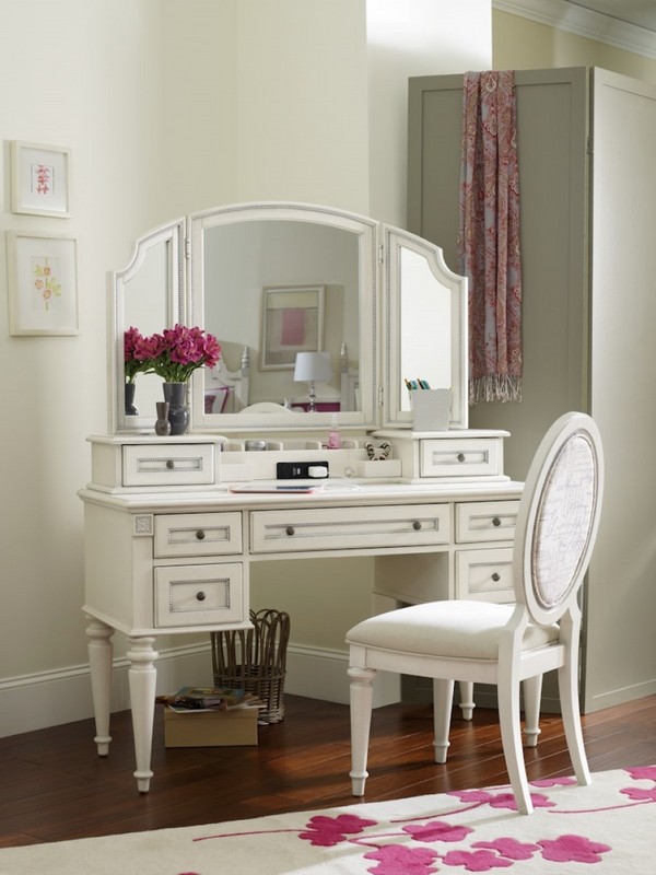 Vanity table with tri fold mirror - elegant bedroom ...