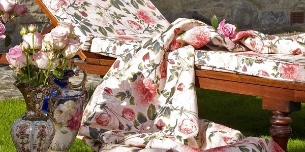 wooden-sun-lounger-cushions-ideas-floral-pattern-garden-sun-loungers