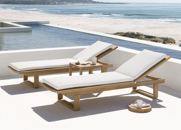 wooden-sun-loungers-cushions-ideas-white-cushions-outdoor-furniture