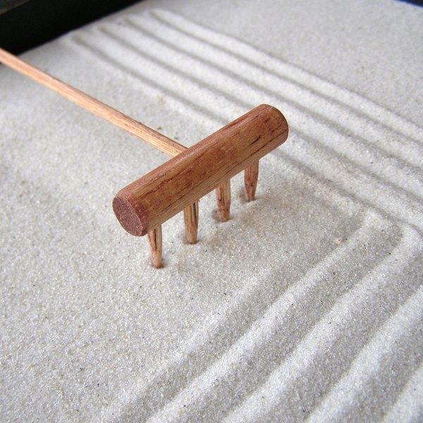 DIY tabletop zen garden ideas basic elements sand
