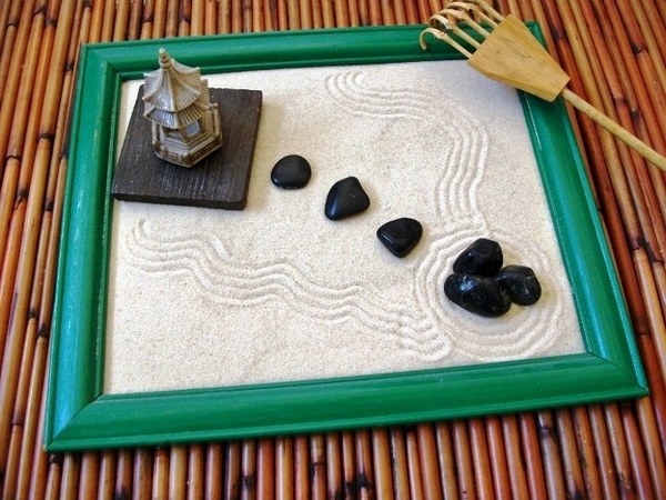 DIY tabletop zen garden ideas picture frame stones rocks 