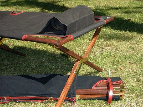 How-to-choose-the-best-camping-cots-folding cot wooden support