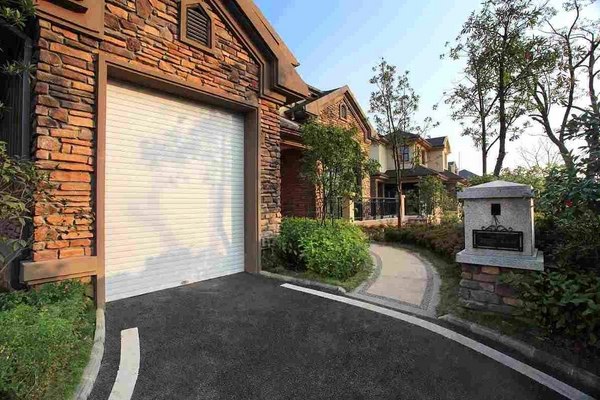 Roller Garage Doors – Electric Shutter Garage Doors