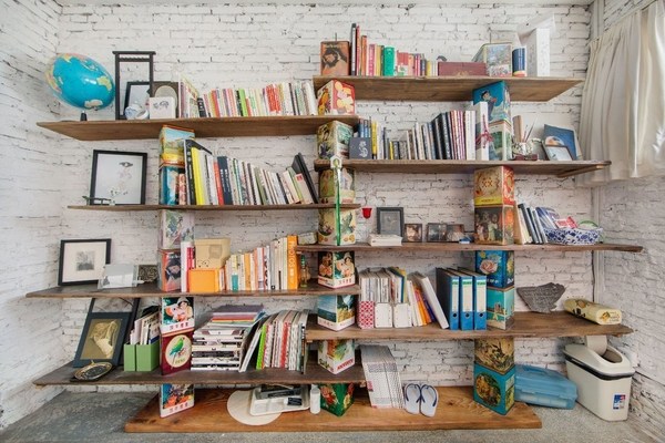upcycled furniture ideas DIY wall bookshelf kids bedroom ideas