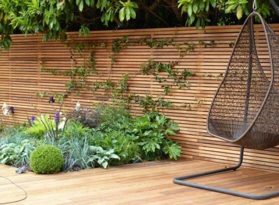 wooden-garden-fence-outdoor-privacy-screen-ideas-patio-deck-ideas