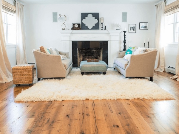 Wide plank reclaimed oak flooring living room design ideas 