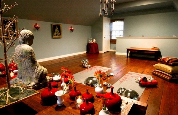 Yoga-room-ideas-meditation-room-wood-flooring-budha-statue