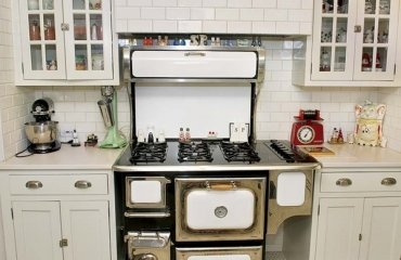 collectors-antique-kitchen-stove-retro-kitchen-furniture-ideas-white-cabinets