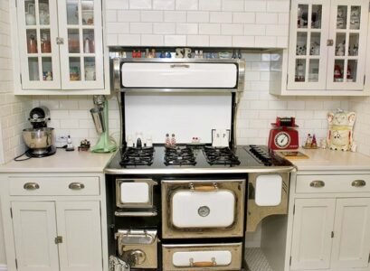 collectors-antique-kitchen-stove-retro-kitchen-furniture-ideas-white-cabinets