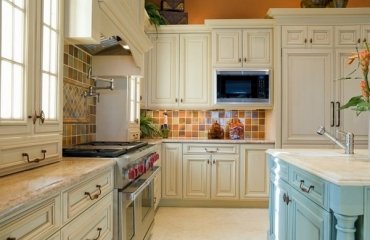 halk-paint-kitchen-cabinets-ideas-white-cabinets-blue-kitchen-island