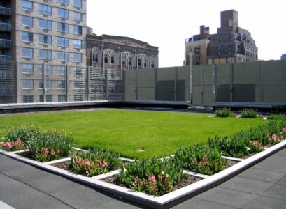 green-roof-design-ideas-lawn-flower-bed-roof-deck-wind-screen-ideas