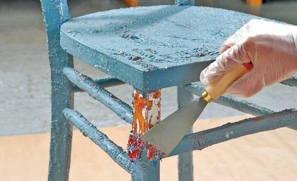 DIY-furniture-restoration-ideas-solid-wood-dining chair paint stripping