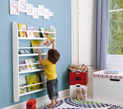 Forward-facing-bookshelf-ideas-kids-bedroom-furniture-white-bookcase