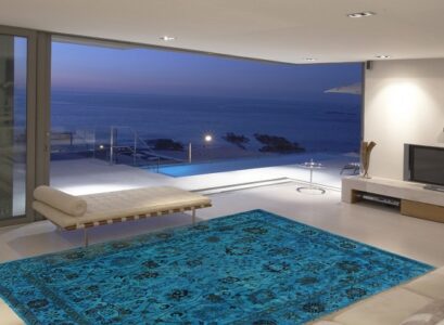 Overdyed-rugs-ideas-minimalist-living-room-design-color-accent