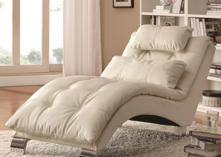 chaise-lounge-for-bedroom-white-frieze-carpet-modern-bedroom-living-room-furniture-ideas