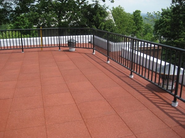 rooftop-deck-ideas-rubber-pavers-roof-balcony-ideas 