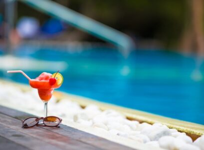 salt-water-pools-pros-cons-salt-water-pool-vs-chlorine-pool-sal-water-pool-system