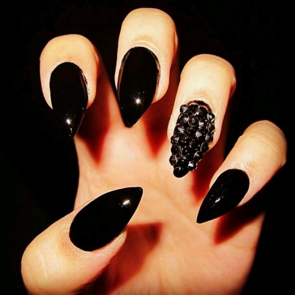 Black-nails-for-Halloween-nail-art-Halloween-acrylic-nails-