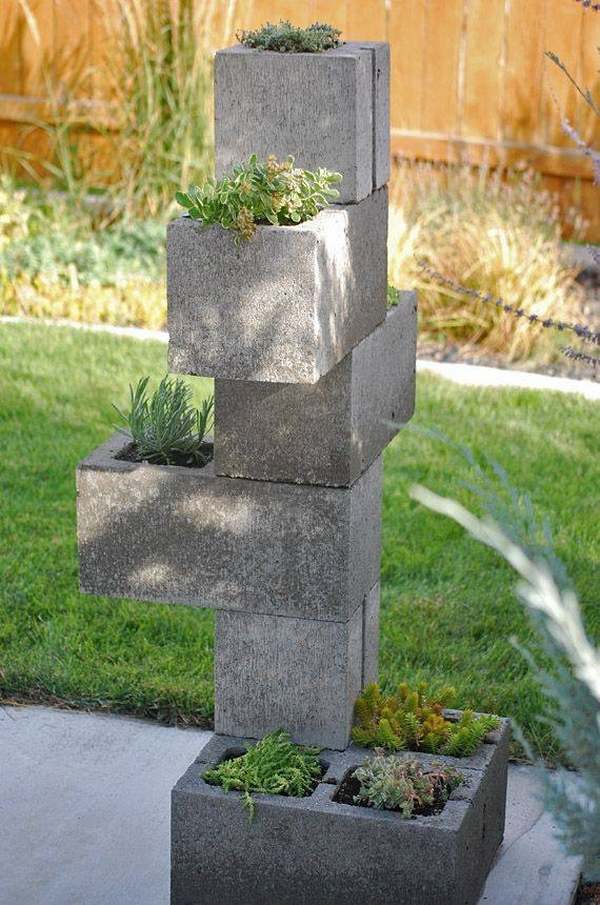 cinder-block-garden-ideas-DIY-geometric-planter-small-patio-decor