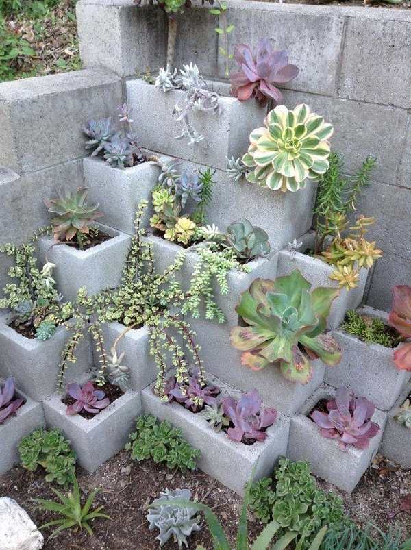 cinder-block-garden-ideas-DIY-cinder-block-planter-boxes-garden-decor