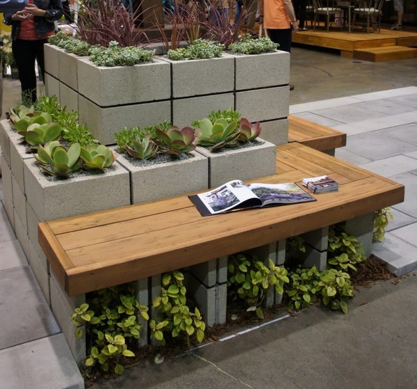 cinder-block-garden-ideas-DIY-cinder-block-succulent-planter 