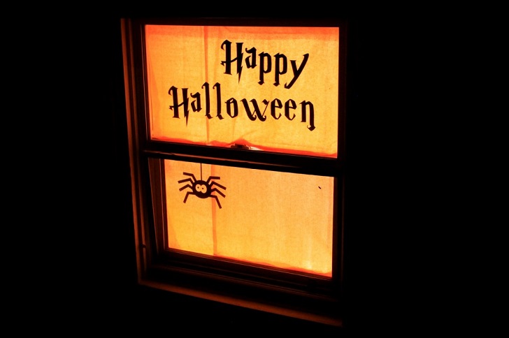 Halloween-silhouette-windows-DIY-halloween decorations last minute halloween decor