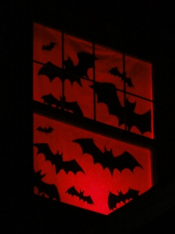 Halloween-window-silhouettes-DIY window decor bats
