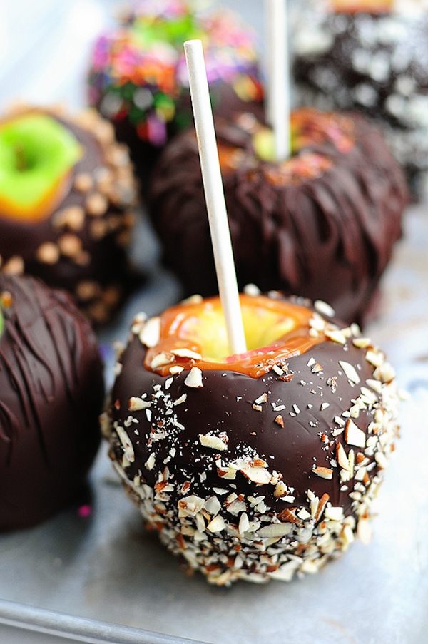 Vegan-Halloween-candy-ideas-caramel-chocolate-apples