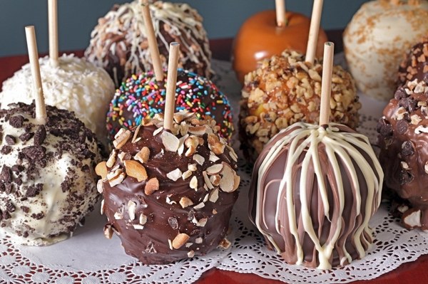 Vegan-Halloween-candy-ideas-party-food-ideas-caramel-apples