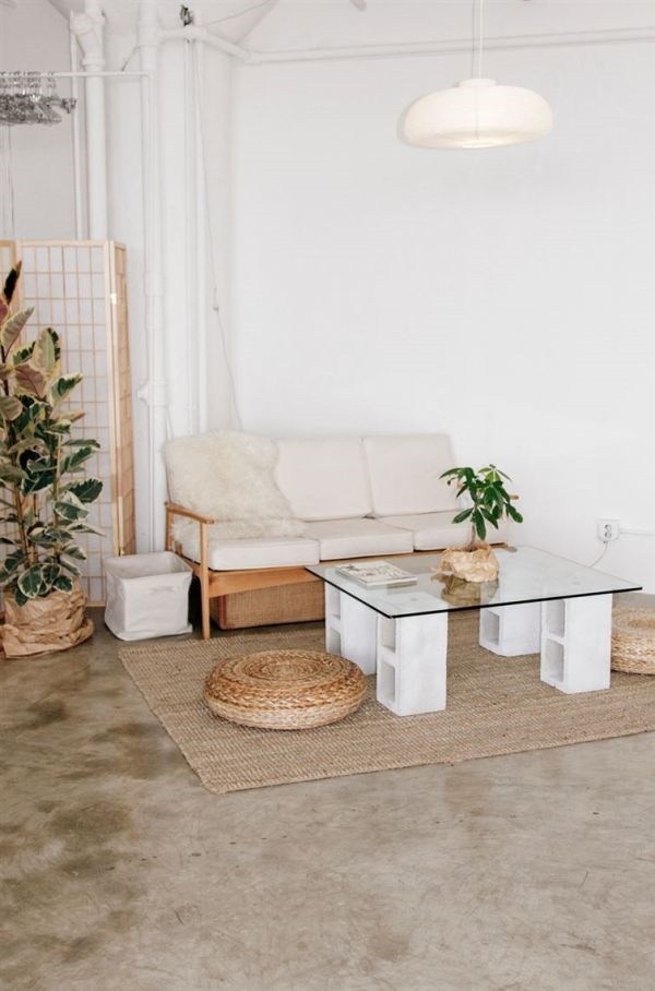 cinder-block-furniture-ideas-DIY-table-living-room 